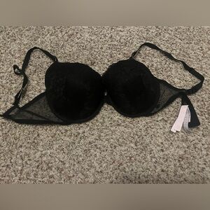 Victoria Secret bra bundle. All in a size 32DDD details of bras in description.
